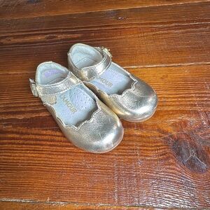 L'Amour Gold Dress Shoes with Shimmering Finish